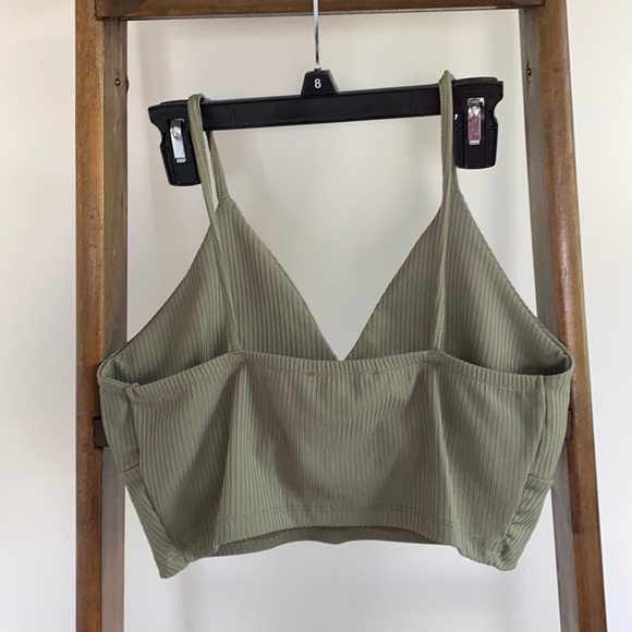 Size small green tank top - Picture 2 of 3